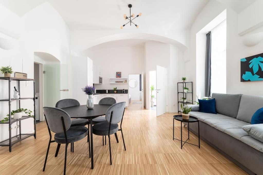 Spacious 2Br Near Attractions By Hm Wenen Buitenkant foto