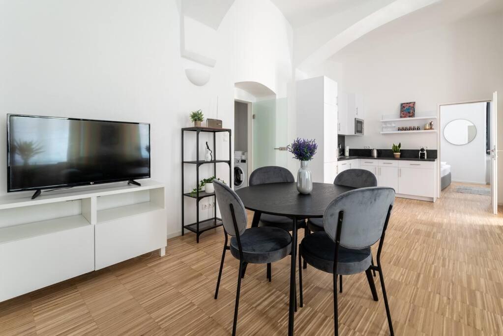 Spacious 2Br Near Attractions By Hm Wenen Buitenkant foto